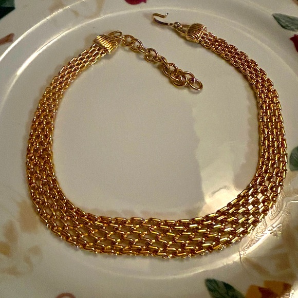 Perfect Monet gold plated choker circa 50’s 60’s Vintage Shepherds hook clasp. - Picture 5 of 9